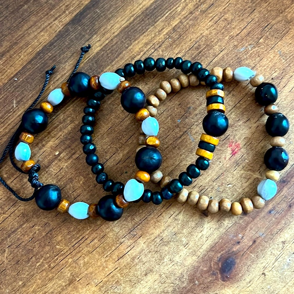 3 is better than one seeds wooden beads 7-8” ajustable